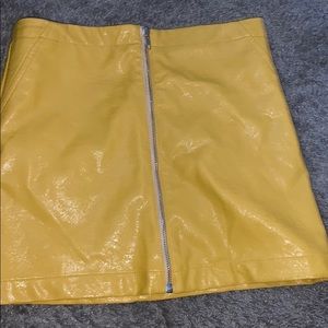 Small Yellow leather skirt 💛🌟